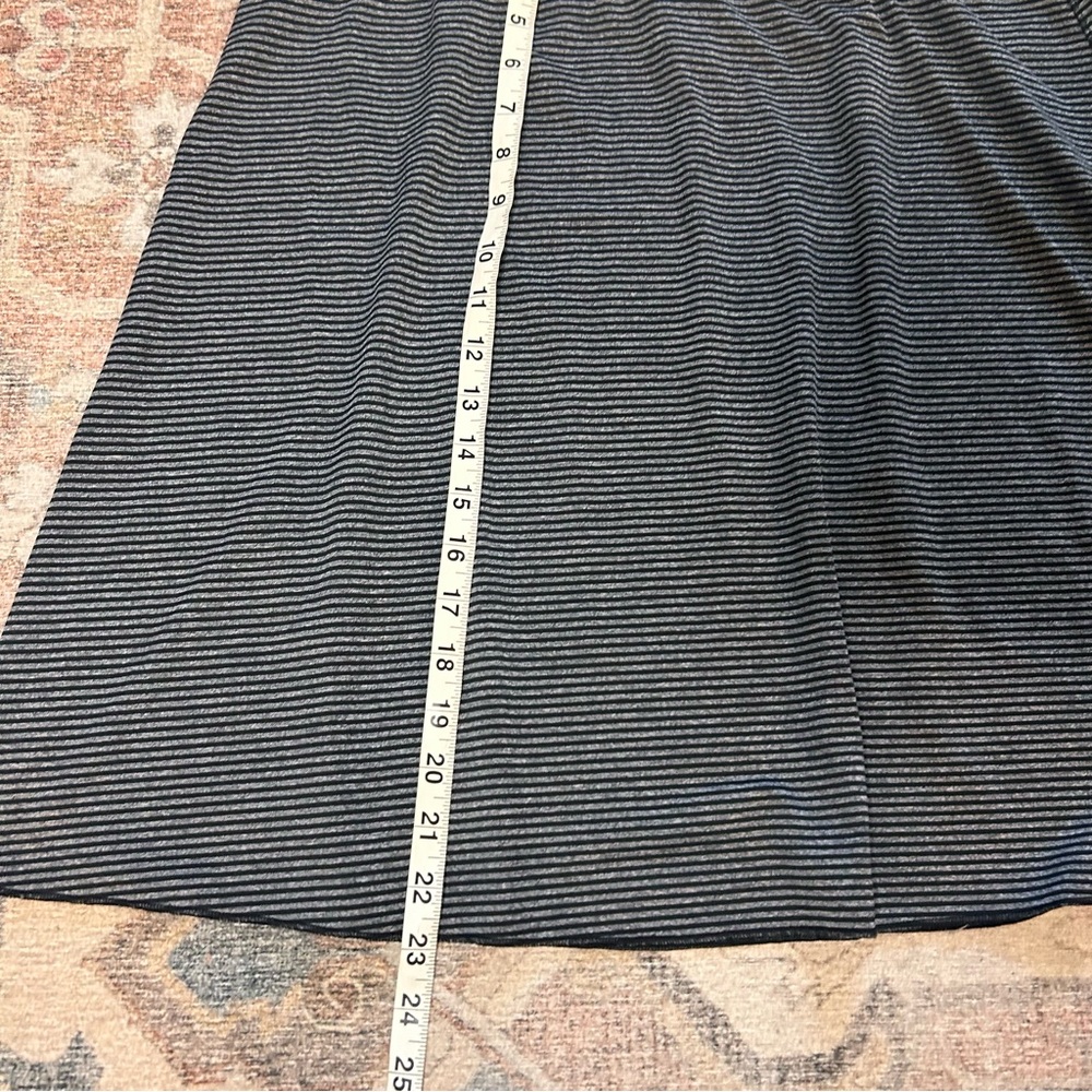 Tranquility Skirt Womans L Dark Gray Small Stripes Shirt - Picture 6 of 8